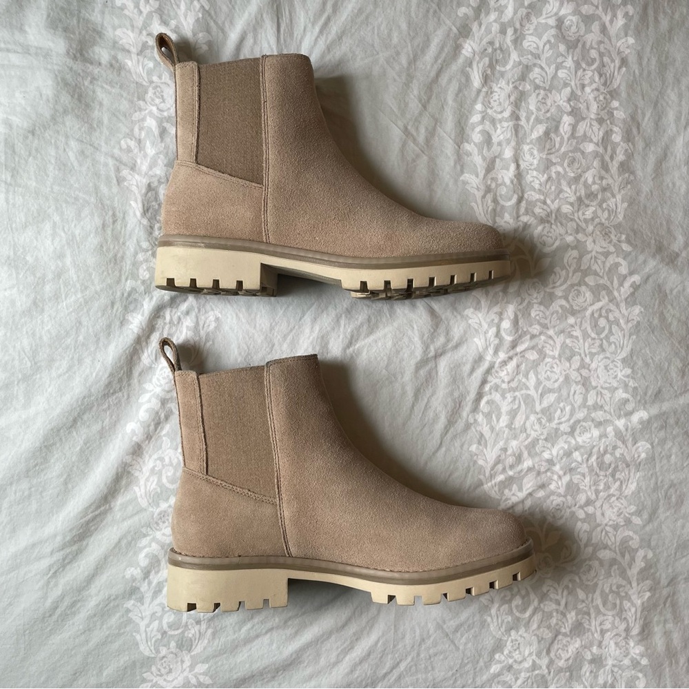 Women's Light Tan Chelsea Boots - size 6.5